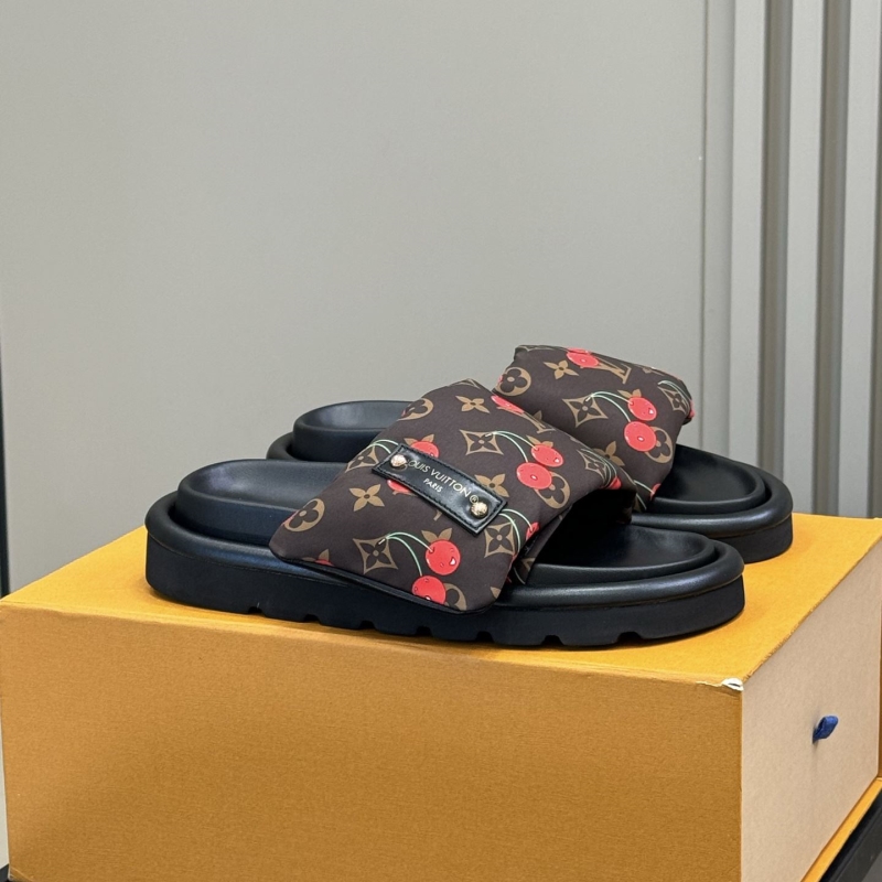 l0vis Vvtt0n slippers